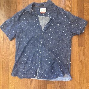 Men’s denim and flower button down